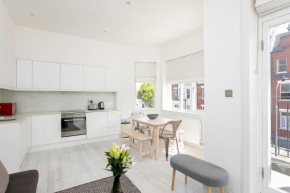 GuestReady - Stunning 2BR Home in West Kensington wBalcony